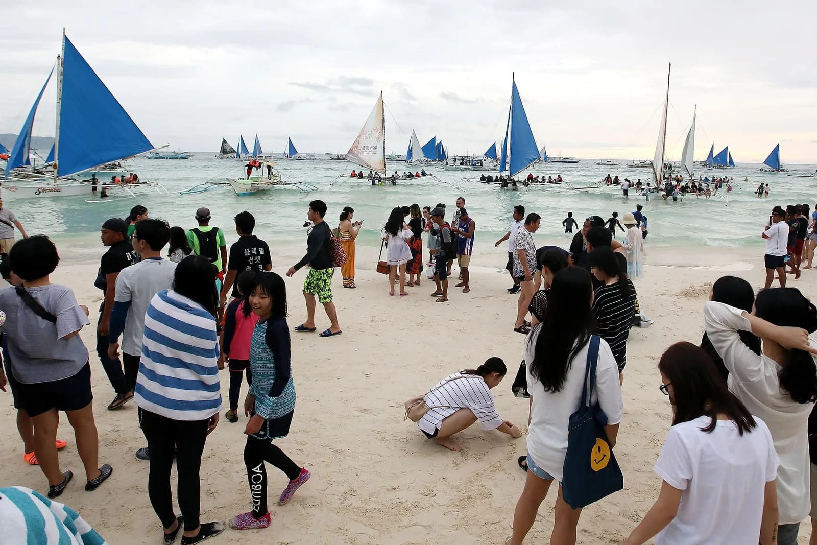 Boracay Island Hopping: Snorkeling, Cliff Jumps, and Quiet Beaches Beyond White Beach
