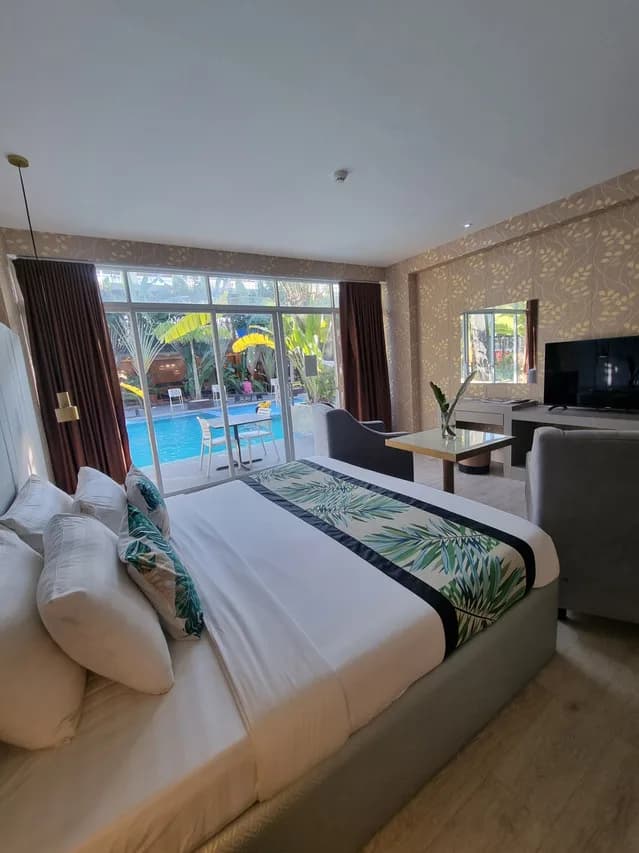 THE HOTEL SOPHIA INC