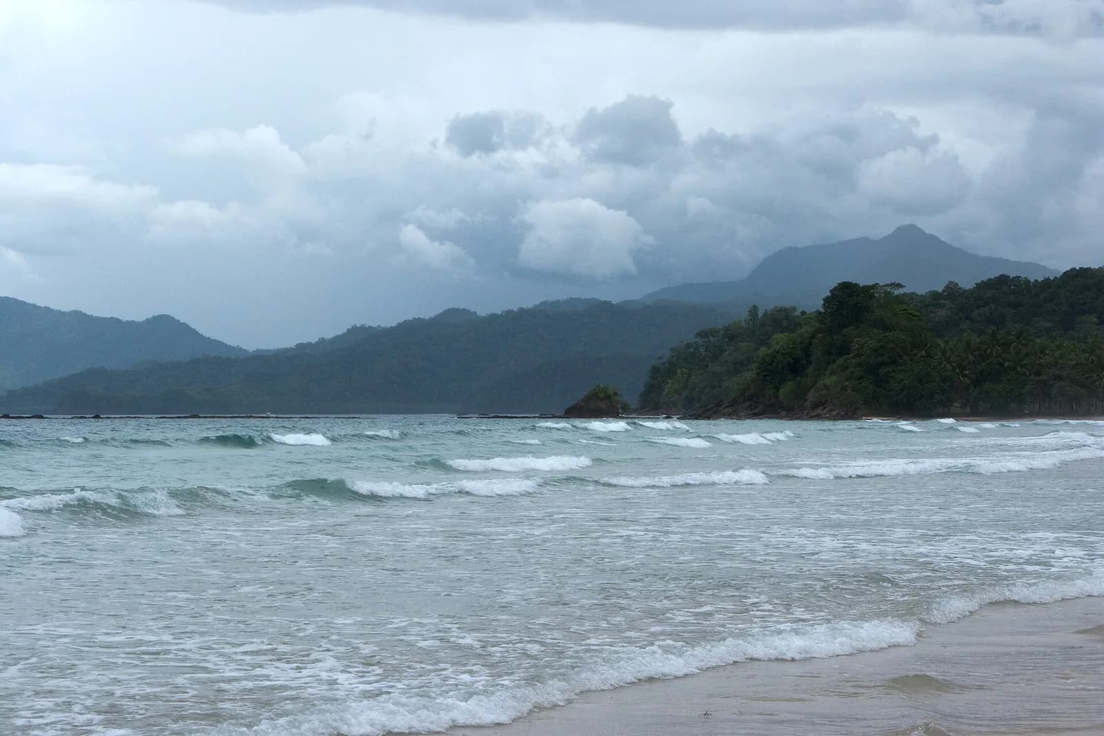 Philippines vs Vietnam 2026: Which Should You Visit?