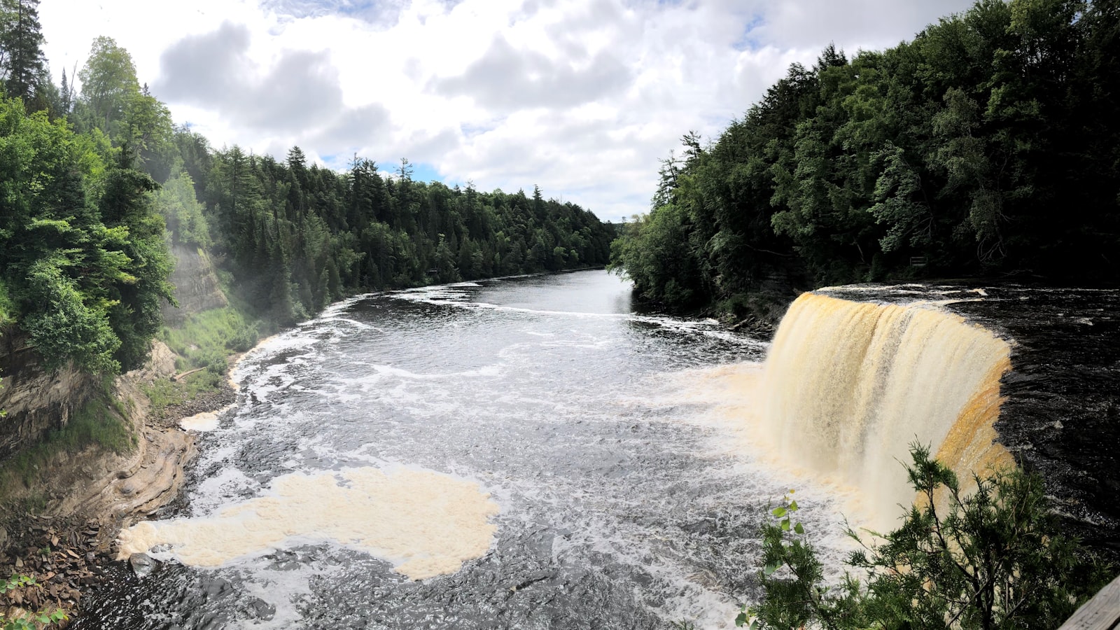 Big Rapids (MI) Travel Guide 2026: Best Time, Attractions & Food