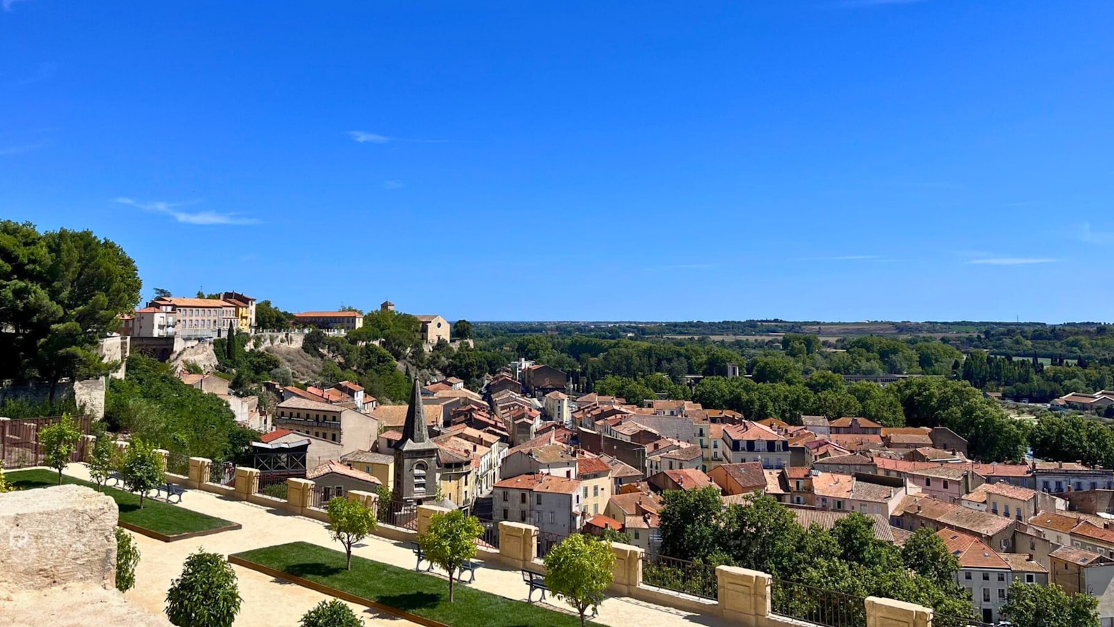 Buxières Travel Guide 2026: Best Time, Attractions, Food & Stay