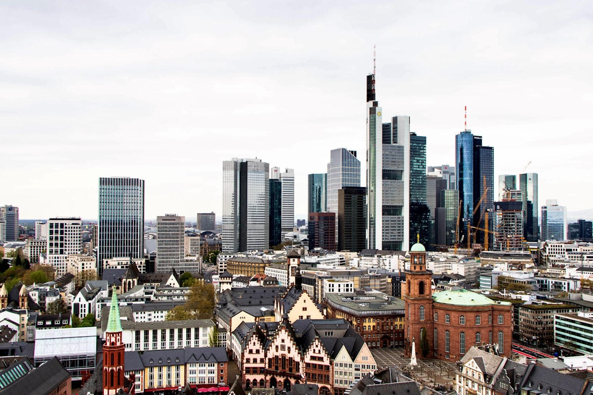 Flanning city skyline