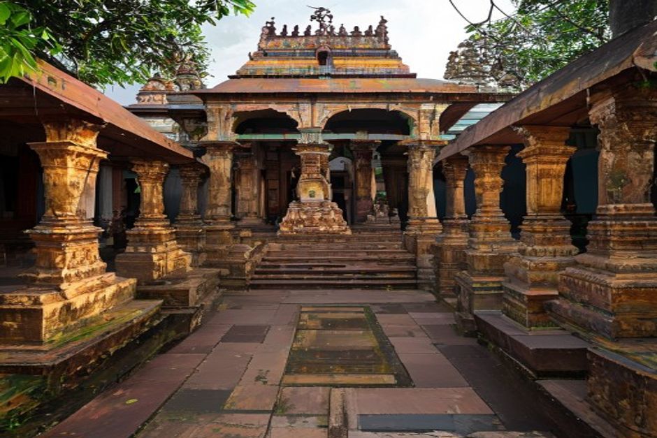 Kumbakonam temple courtyard