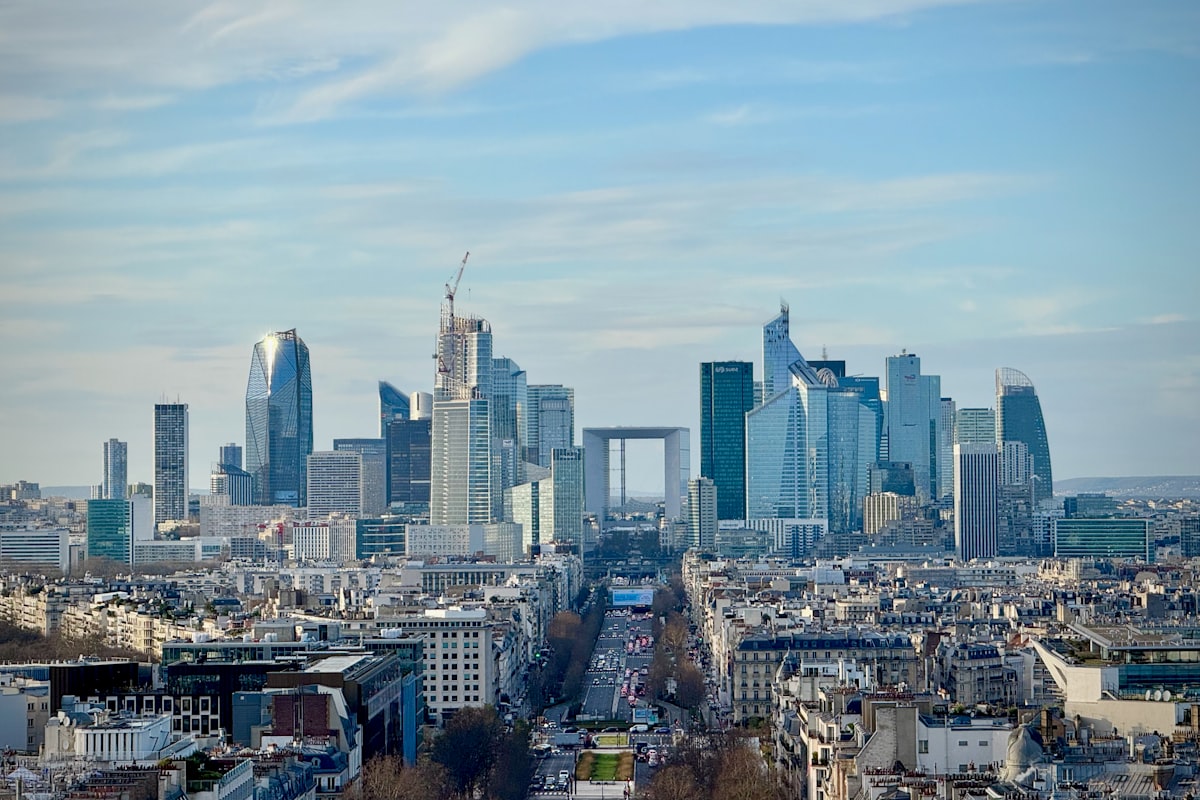 Ludes city skyline