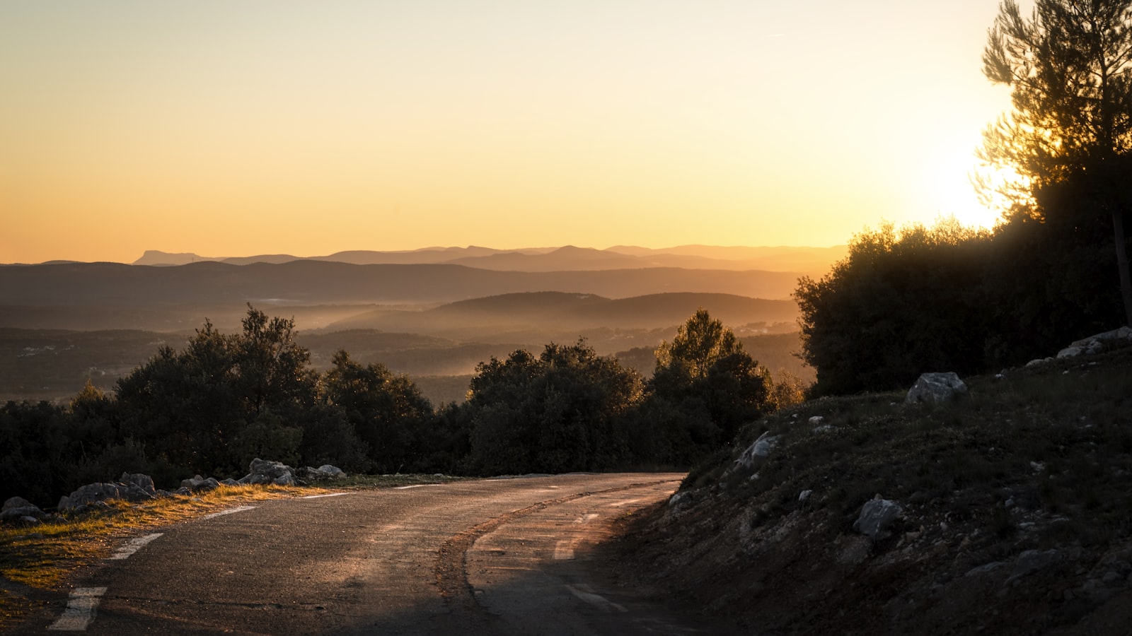 Draguignan Travel Guide 2026: Best Time, Attractions, Food & Stay