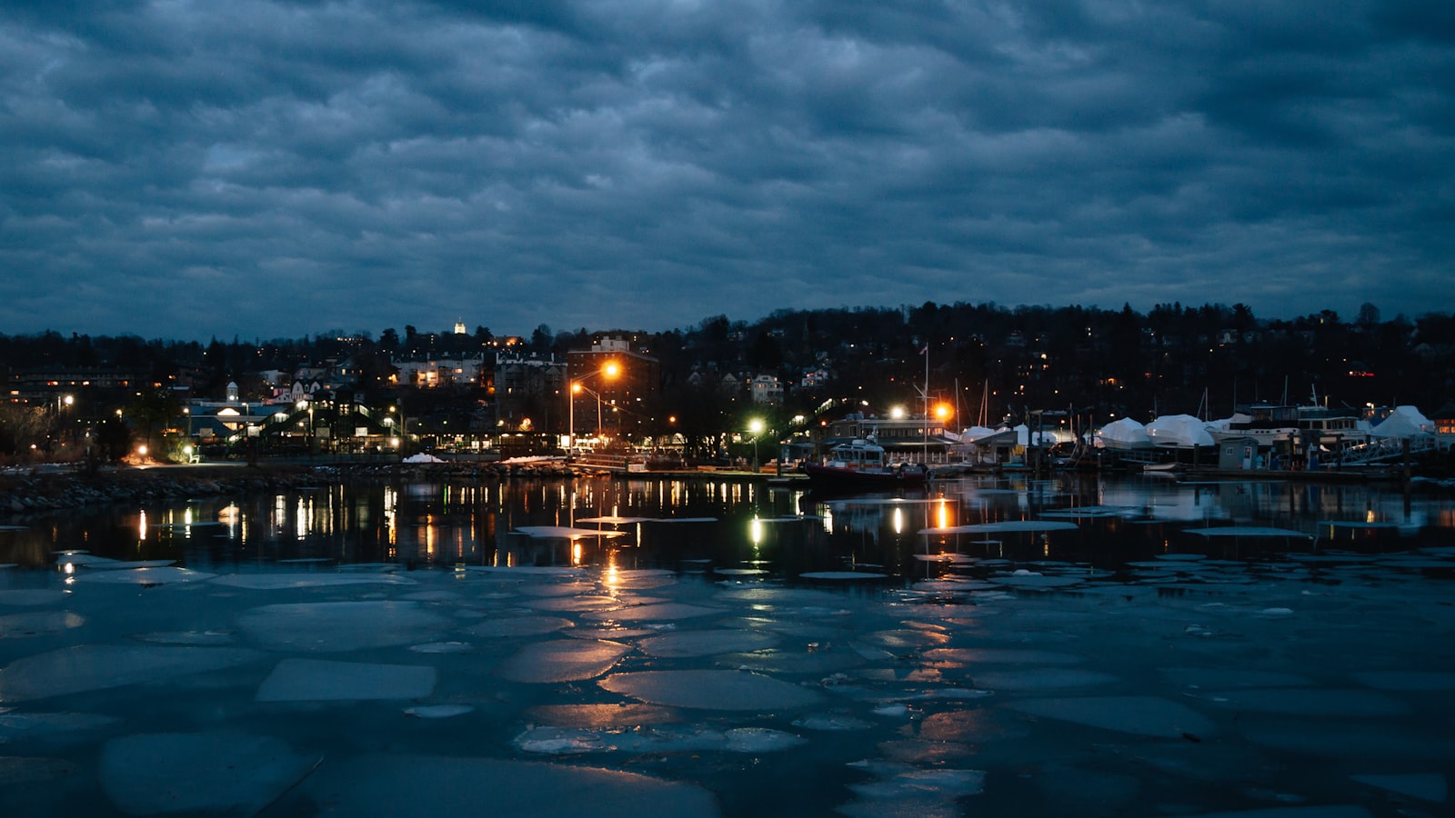 East Aurora (NY) Travel Guide 2026: Best Time, Attractions & Food
