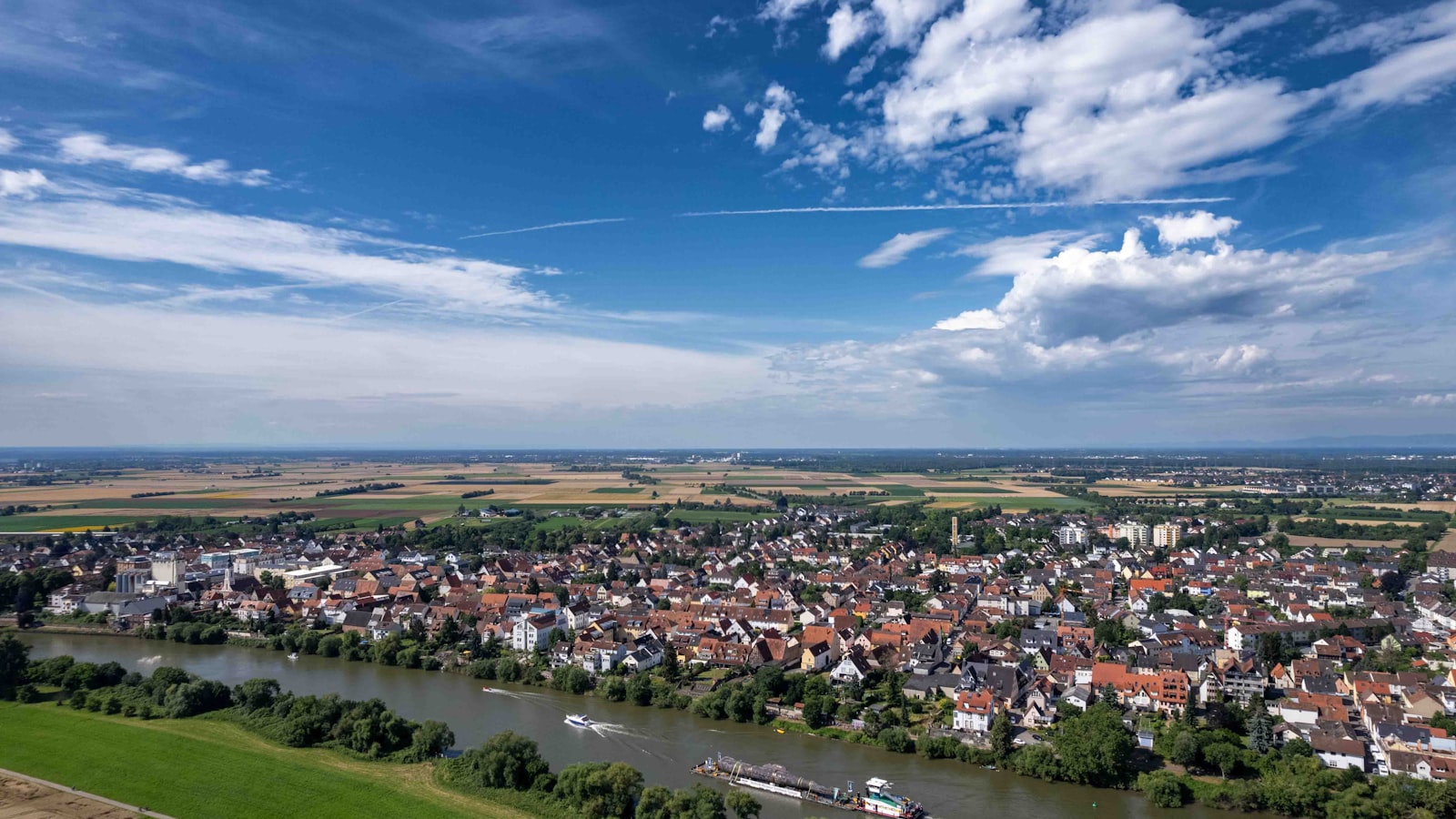 Ladenburg Travel Guide 2026: Best Time, Attractions & Food