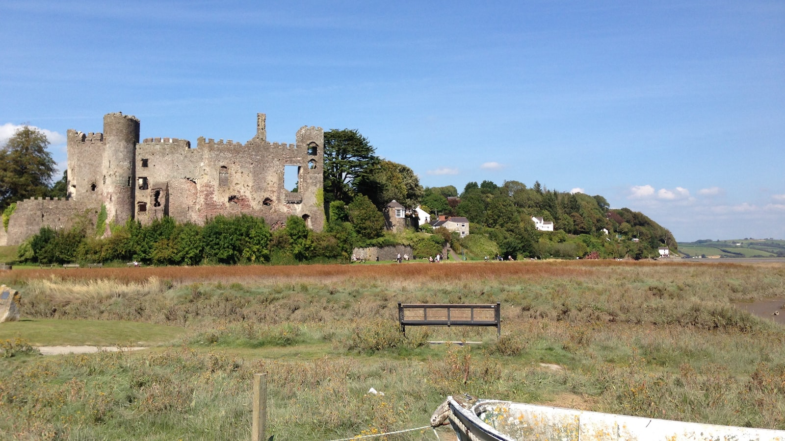 Laugharne Travel Guide 2026: Best Time, Attractions & Food