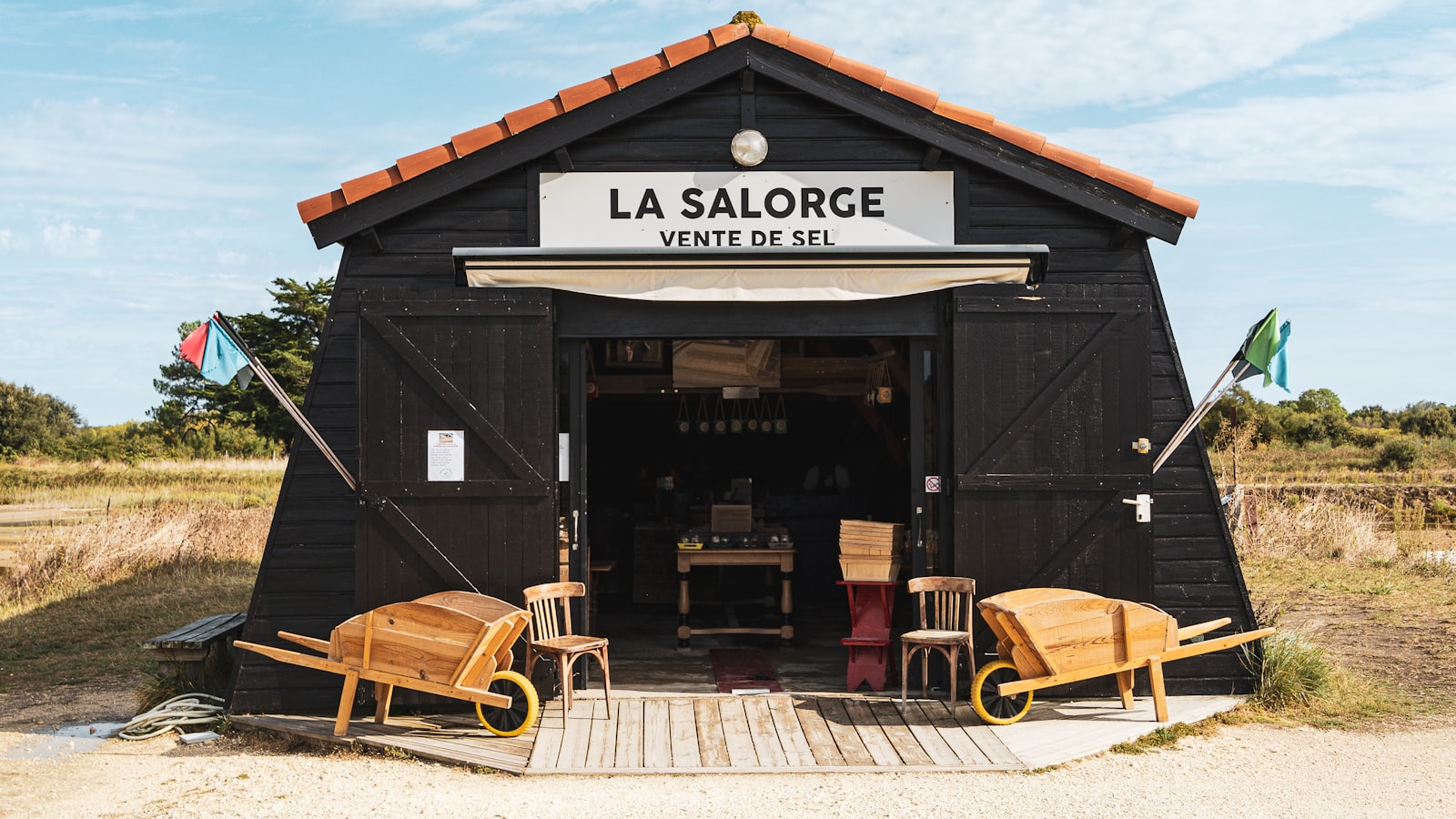 Les Sables-d'Olonne Travel Guide 2026: Best Time, Attractions & Food