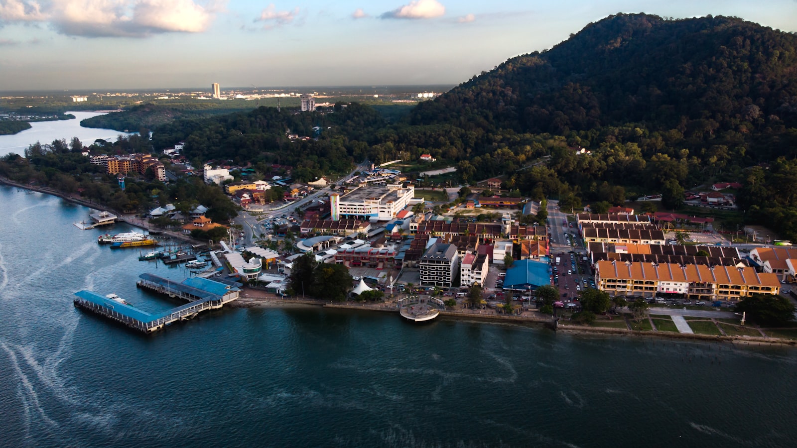 Lumut Travel Guide 2026: Best Time, Top Attractions & Food