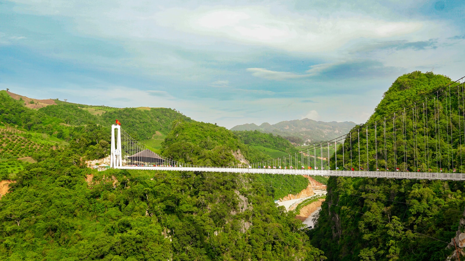 Moc Chau Travel Guide 2026: Best Time, Attractions & Food