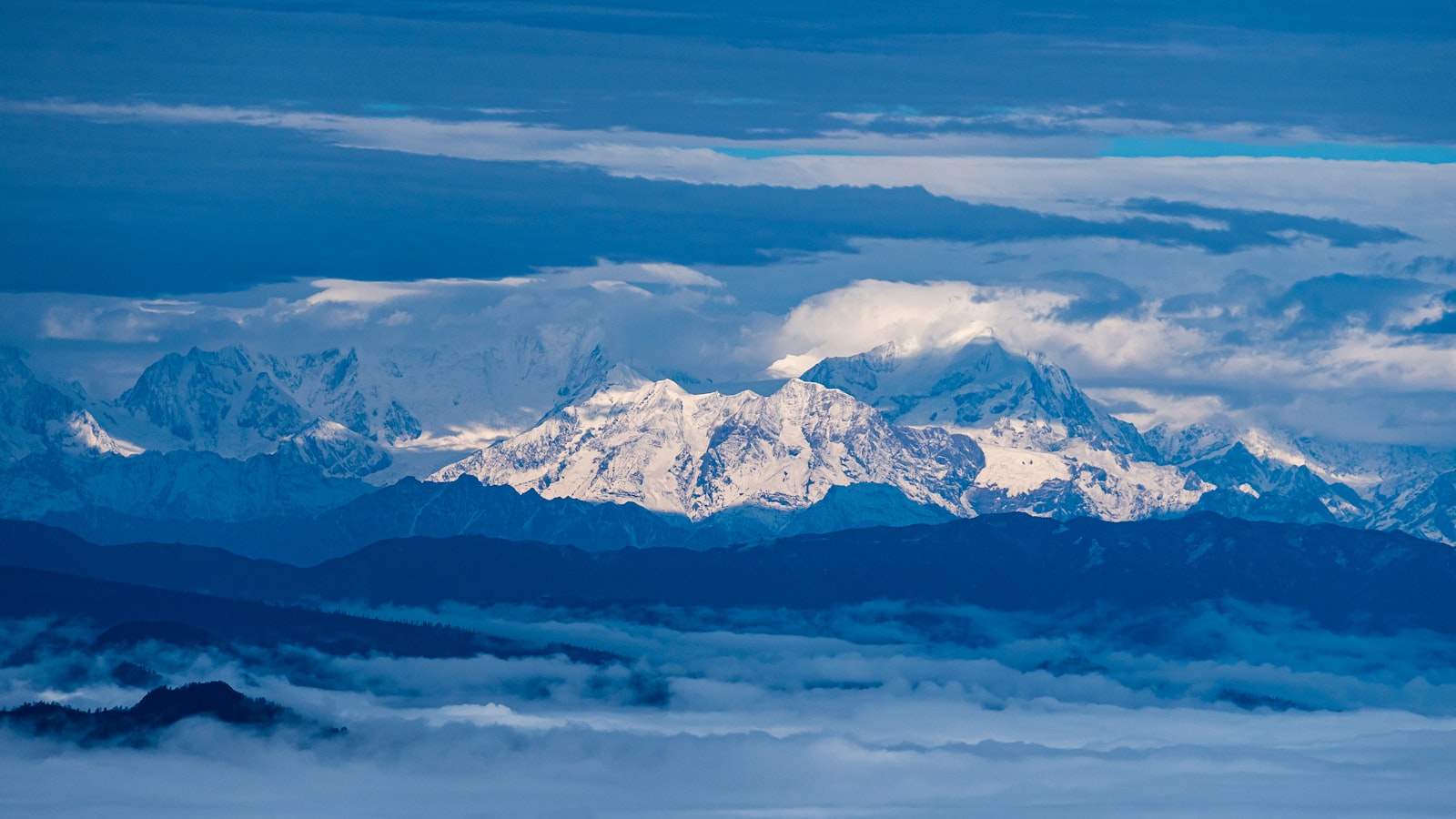 Mount Emei Travel Guide 2026: Best Time, Attractions & Food