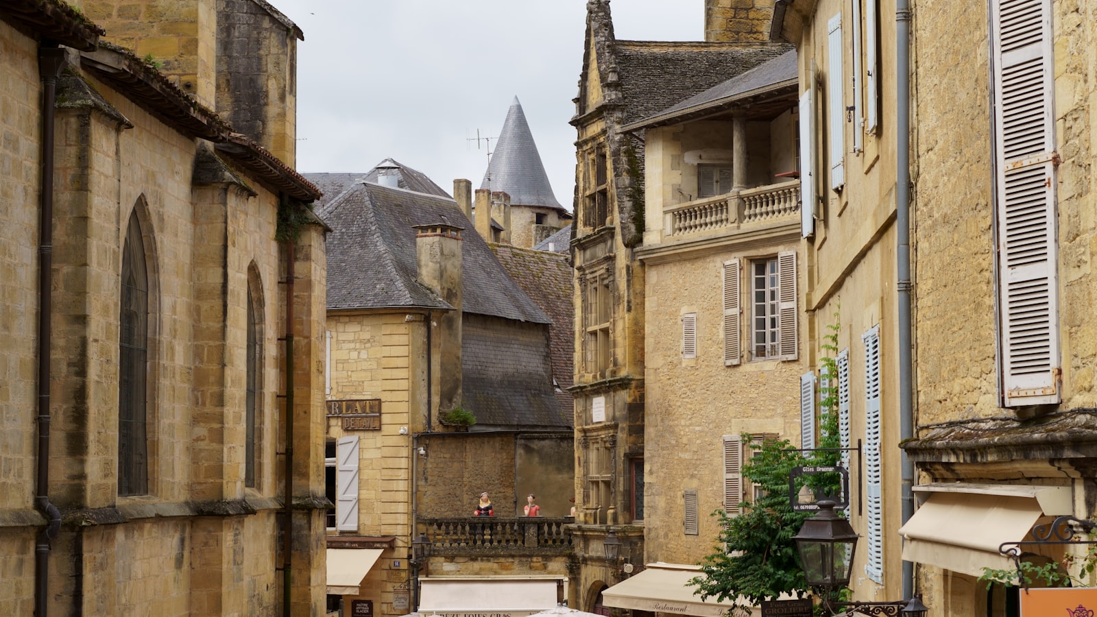 Perigueux Travel Guide 2026: Best Time, Attractions, Food & Stay