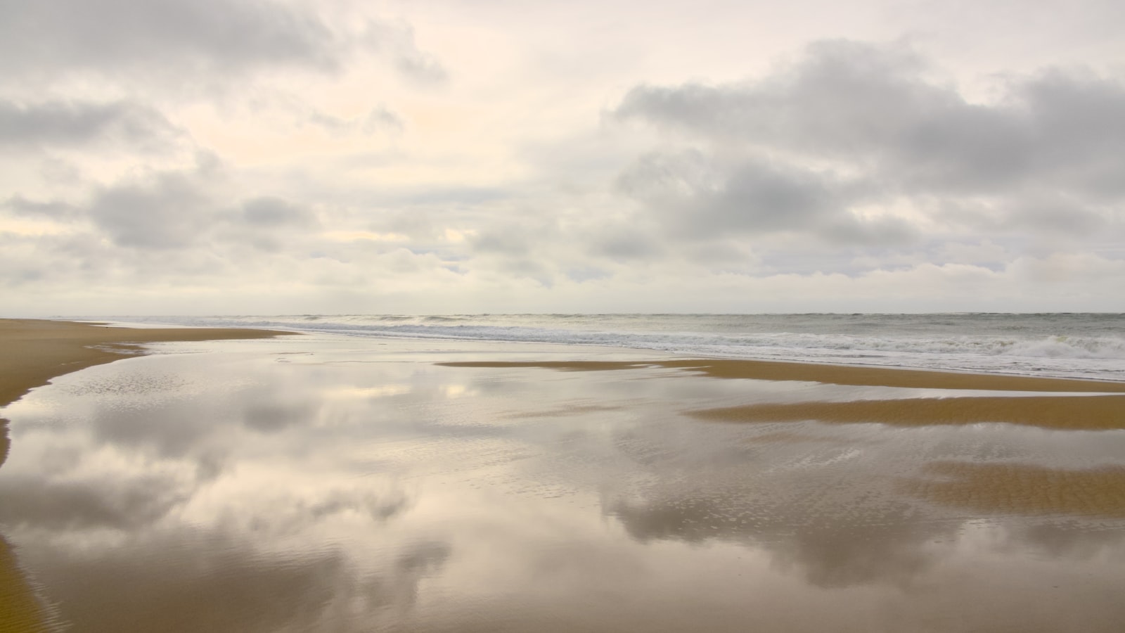 Royan Travel Guide 2026: Best Time, Attractions, Food & Stay