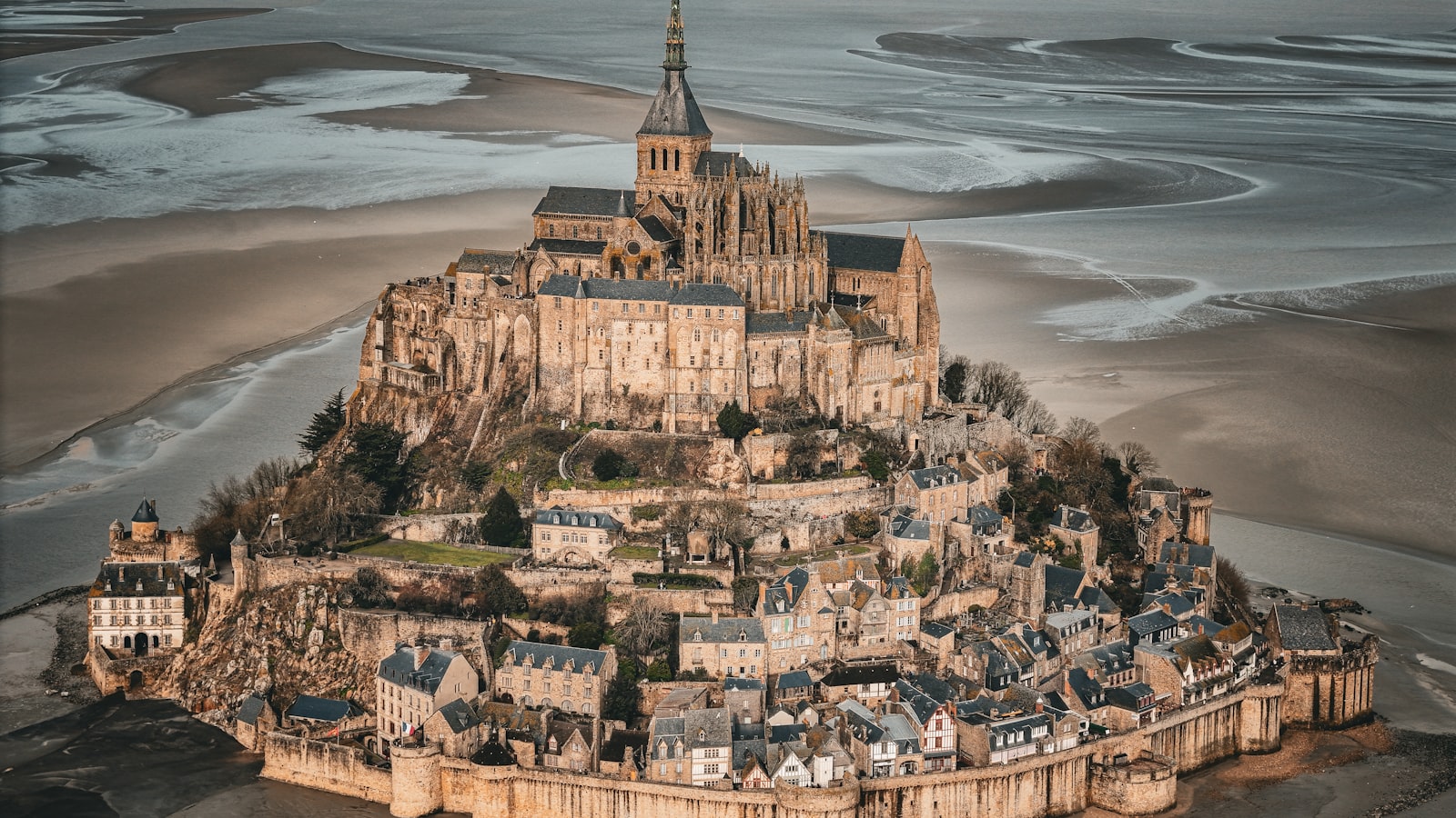 Saint-Remy-de-Provence Travel Guide 2026: Best Time, Attractions & Food