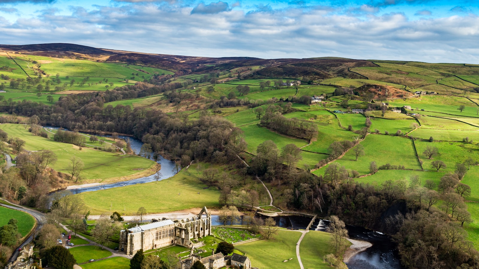 Skipton Travel Guide 2026: Best Time, Attractions & Food