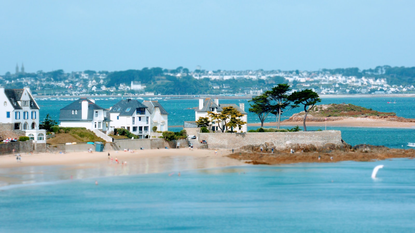 Trouville-sur-Mer Travel Guide 2026: Best Time, Attractions & Food