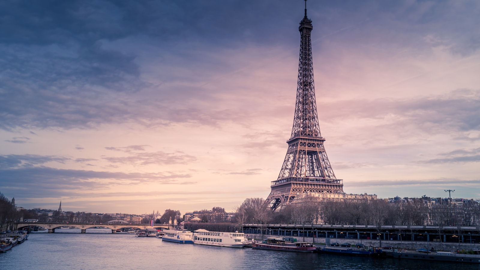 Villefontaine Travel Guide 2026: Best Time, Attractions, Food & Stay