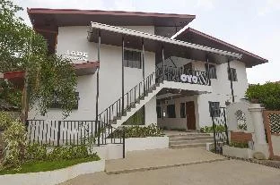 OYO 736 Jade Apartelle