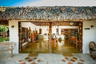 Amici Resort Hotel Laoag