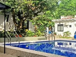 Alona Whitehouses Resort