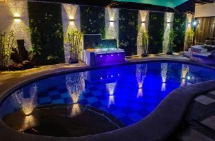 Cozy 2-BR Natural Hotspring Resort w/ Jacuzzi