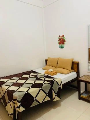 Queen's Room Rental 1