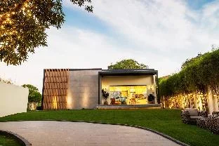Small, house with golf course view and fresh air.