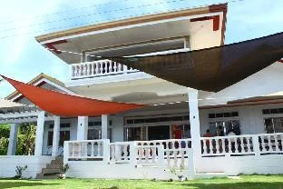 Cozea Beach Lodge Maniwaya - AC Room (8pax)