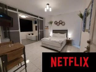 Private Luxury Hot Tub Suite 2 near Alona! Netflix
