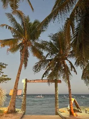 On Board Panglao Beach Hostel & Resort