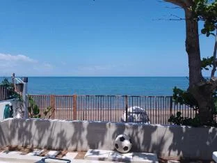 Beach Escape 1 - Beachfront- Optional Jacuzzi