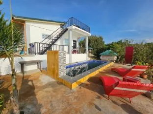 Masamirey Hilltop Cottage with White Beach Access