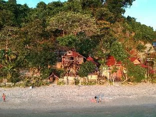 Sunset Beach Treehouse w/ AC and Tub