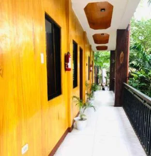Jenises Inn