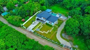 R Villa and Garden