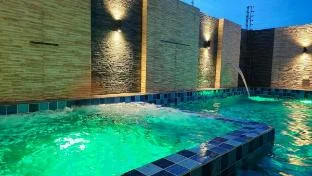 DM's Luxe Villa: Brand new luxury pool house