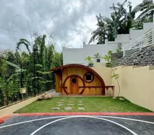 Casita Alyanna Hobbit House