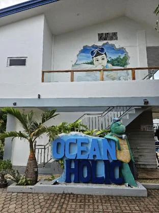 Oceanholic Diving Resort