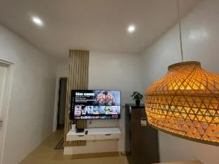 2-Unit Cozy Minimalist Home 8-10pax Wifi + Netflix