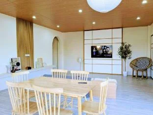Minimalist Home 5 mins drive to Calle Crisologo Vigan City ( Family and Pet-friendly)