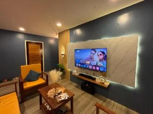 Balai Evelyn - A/C Couple Room (1 Full Bed w/ 4 Queen Size Pillows)