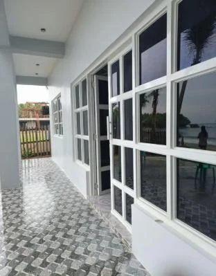 Beach front Apartment in Omawas