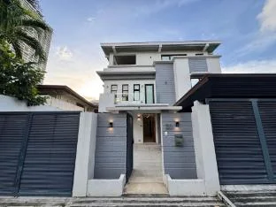 Halika Villa & Kapitolyo Events place near BGC