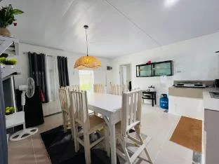 Grayhouse 2Br| 5 mins walk to the beach| 600mbps — Valencia Philippines