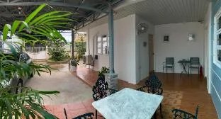 Ashville Guest House for 10-12pax — Valencia Philippines