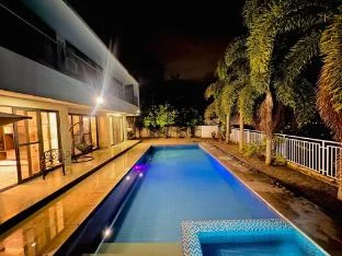 SPACIOUS HOME in CLARK D’heights MOUNTAIN TOP VIEW