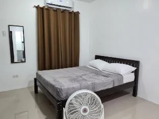 1 BR w/ free parking@Residencia Regina -Netflix — Valencia Philippines