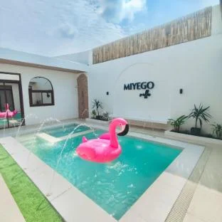 Miyego villa with pool near Philippine arena
