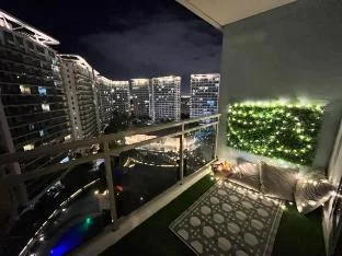 4BR Azure, near airport, fast WIFI ready, w/games